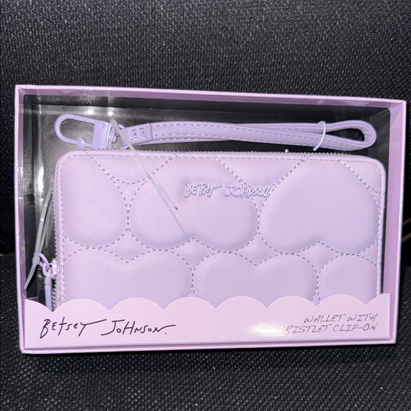NWT Boxed Betsey Johnson Lavender Wallet with Wristlet Clip - Picture 1 of 1